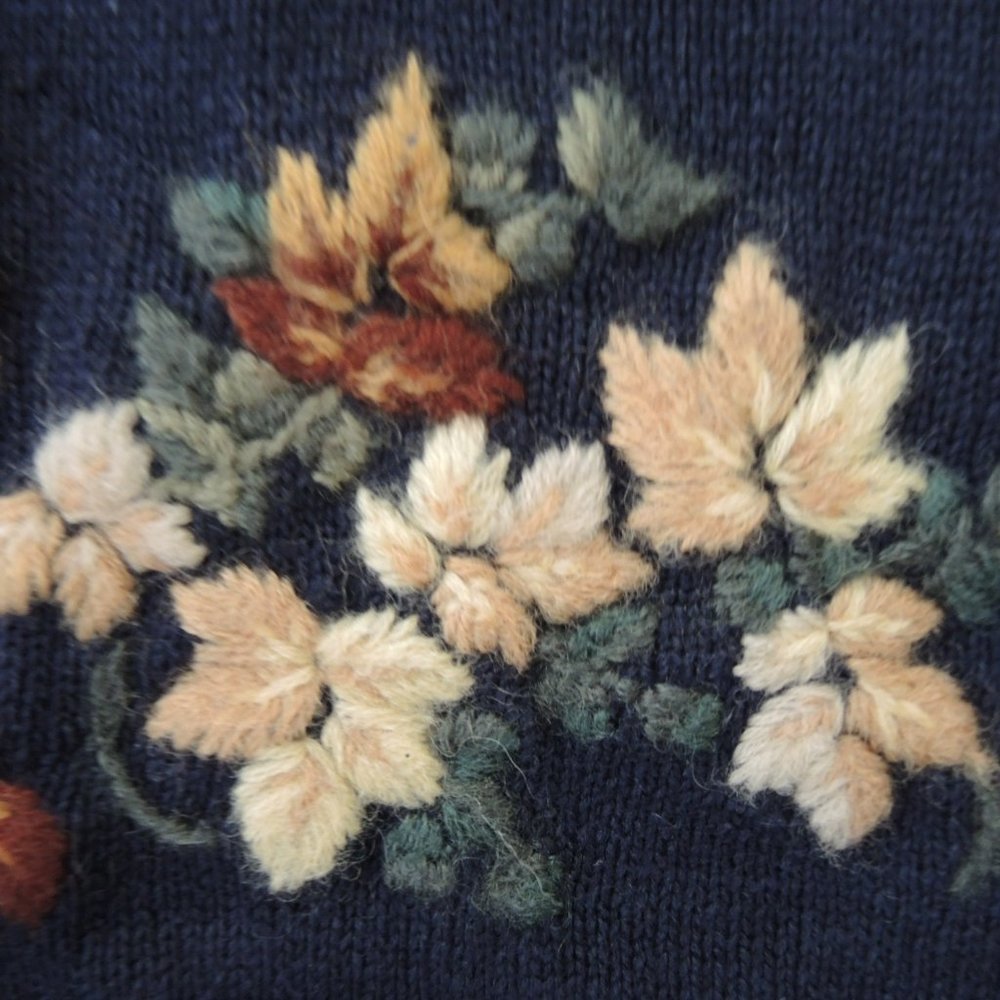 Bobbie Brooks Embroidered Sweater Dark Blue with Flowers & Leaves Size Medium - Picture 2 of 10